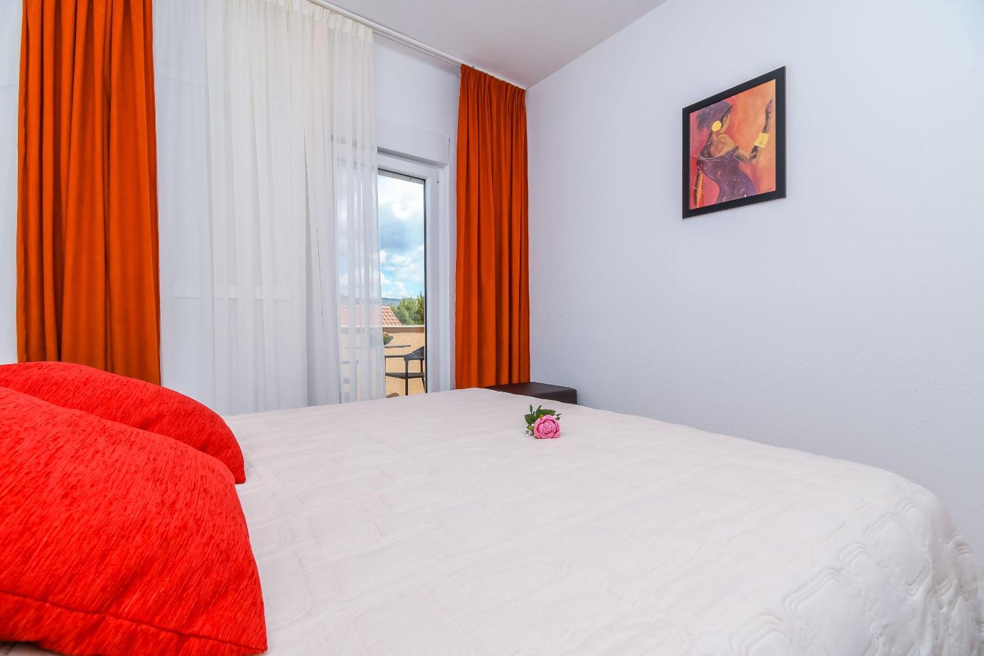 Apartments Tonka Donji Okrug  Екстер'єр фото