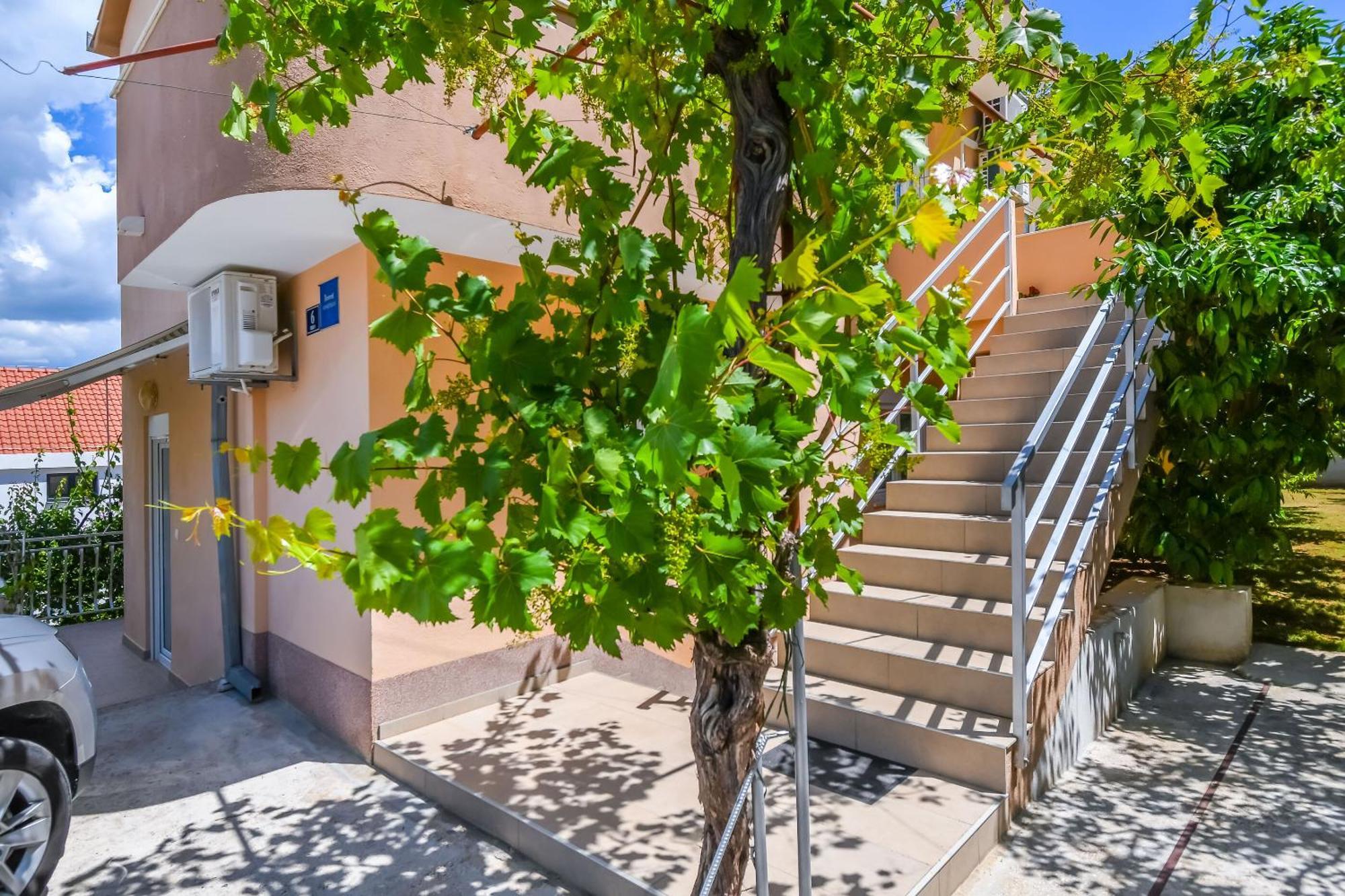 Apartments Tonka Donji Okrug  Екстер'єр фото