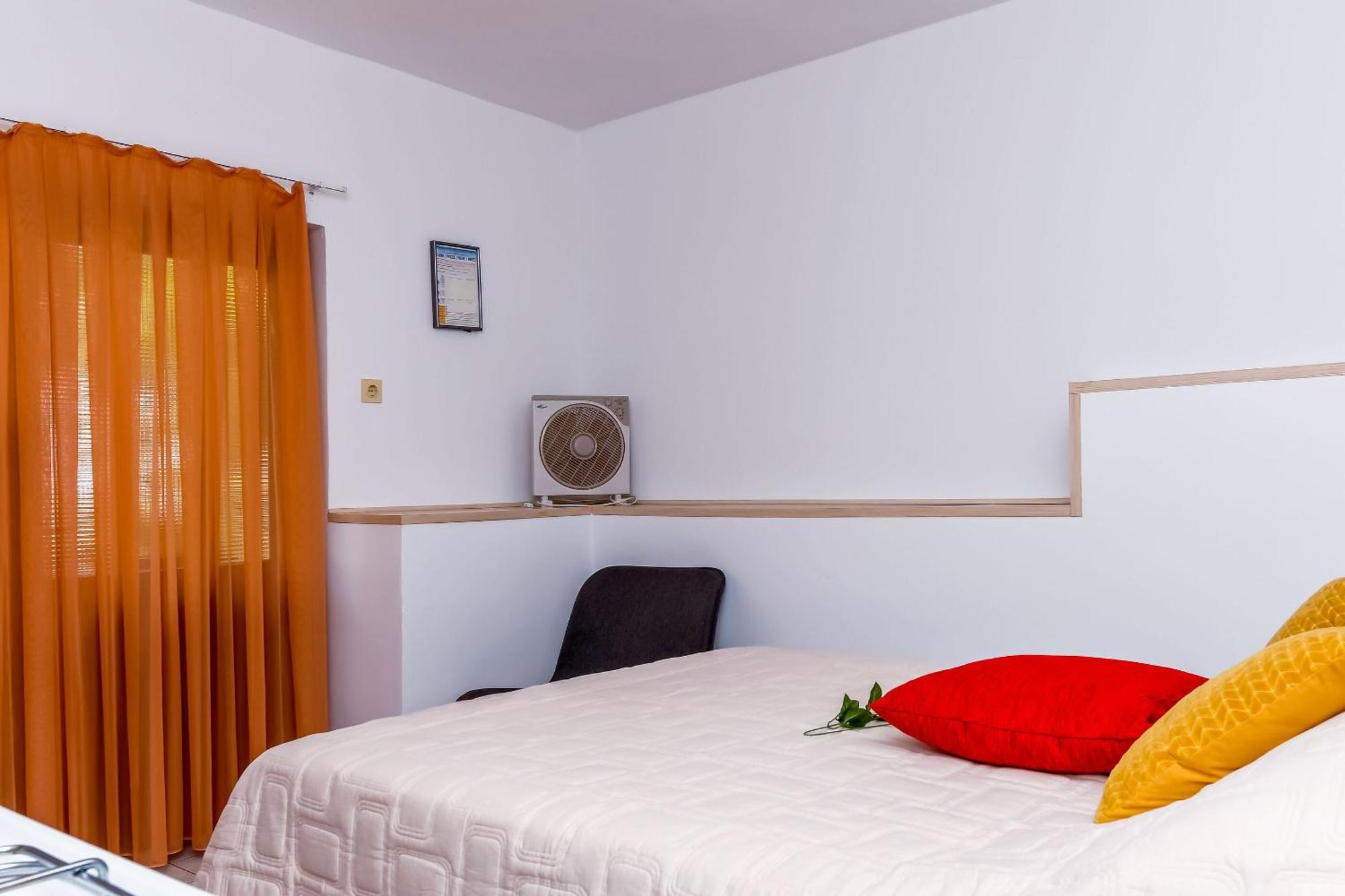 Apartments Tonka Donji Okrug  Екстер'єр фото
