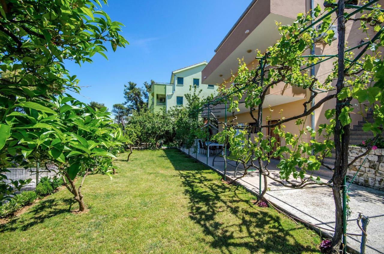 Apartments Tonka Donji Okrug  Екстер'єр фото