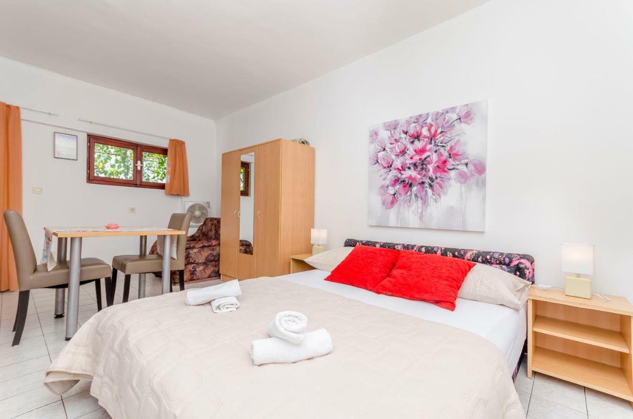 Apartments Tonka Donji Okrug  Екстер'єр фото