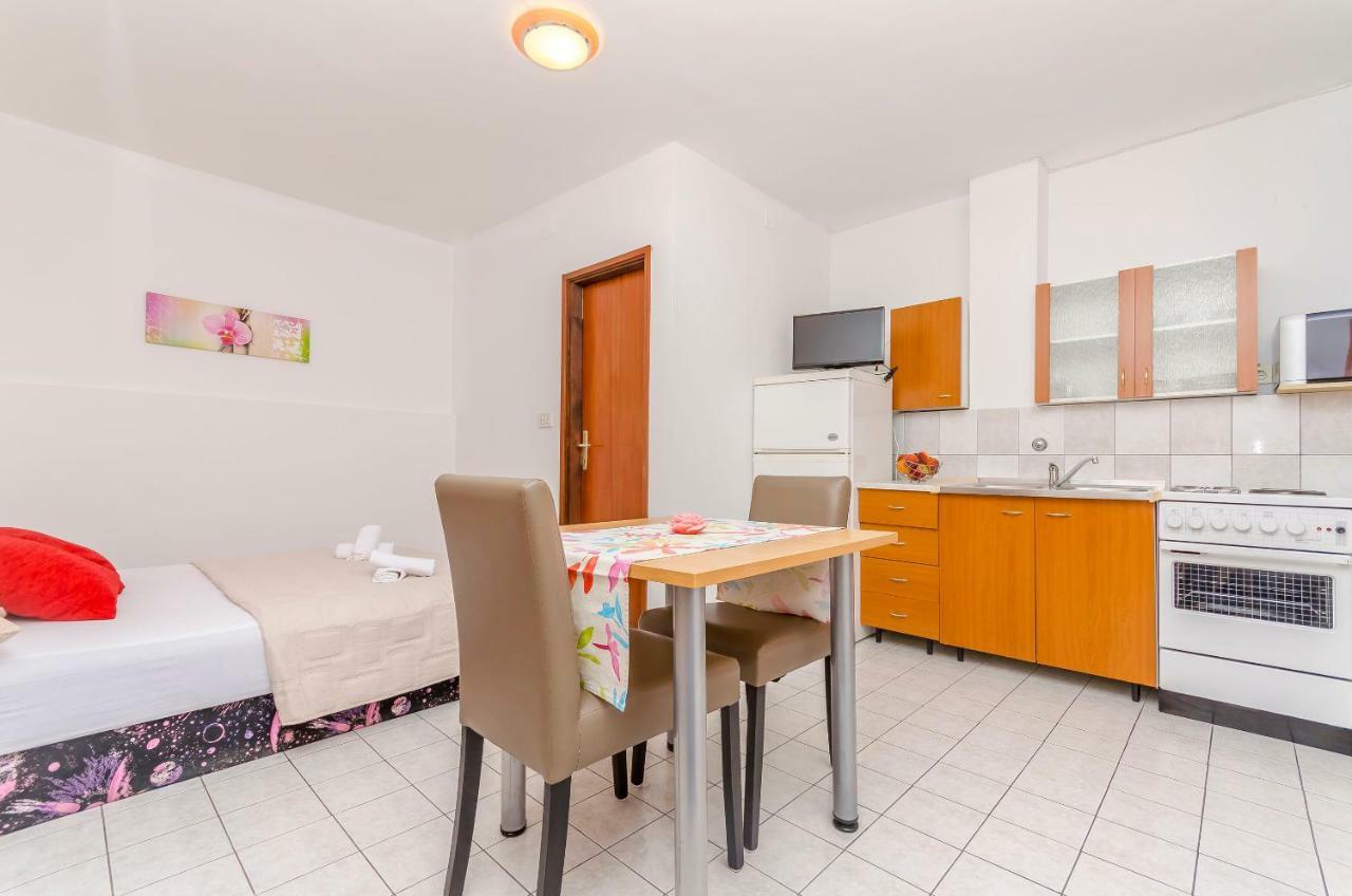 Apartments Tonka Donji Okrug  Екстер'єр фото