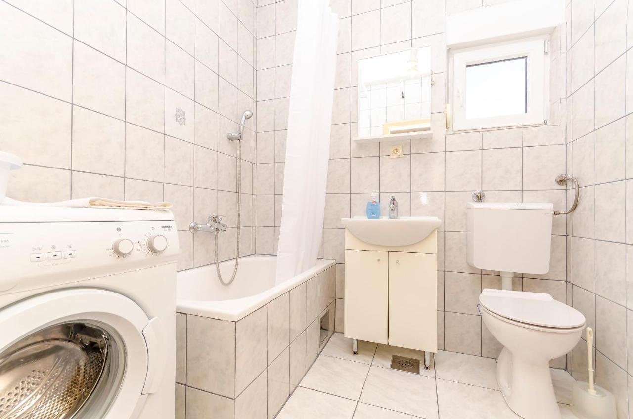 Apartments Tonka Donji Okrug  Екстер'єр фото